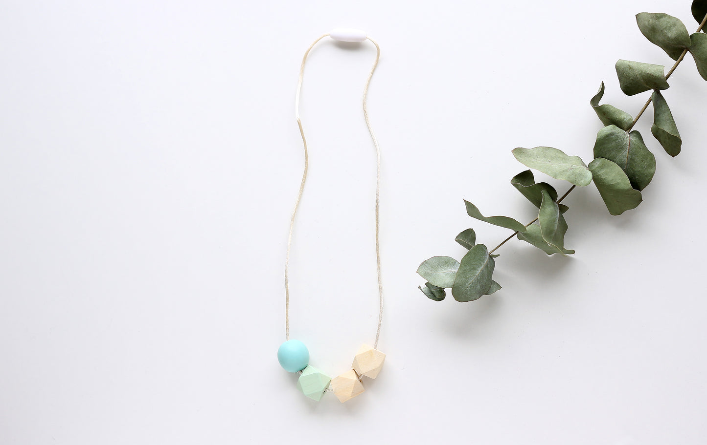 Statement necklace - wooden beads!.