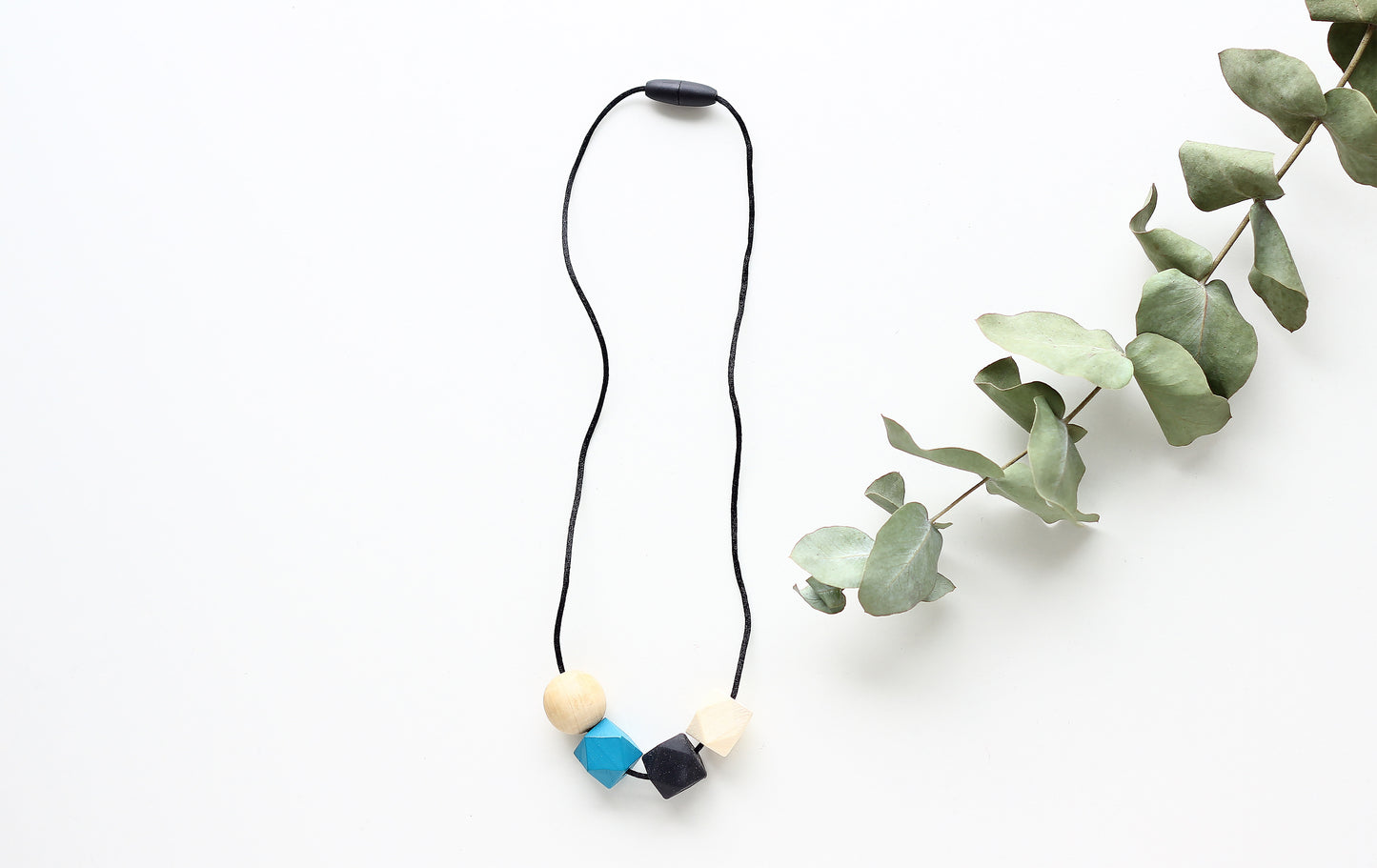 Statement necklace - wooden beads!.