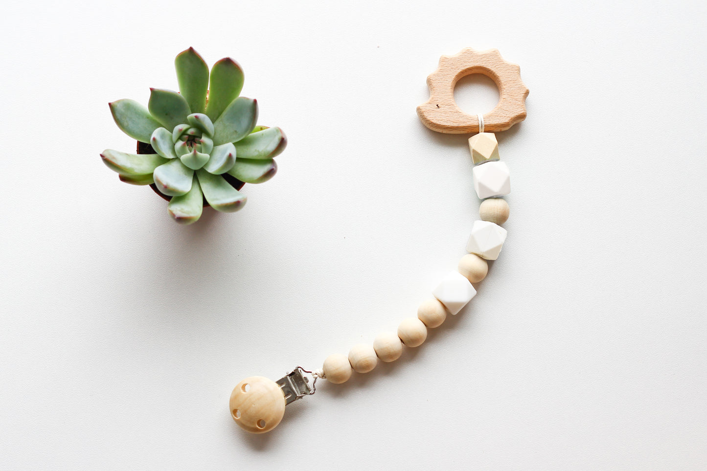 White - Teether clip in wood & silicone!.