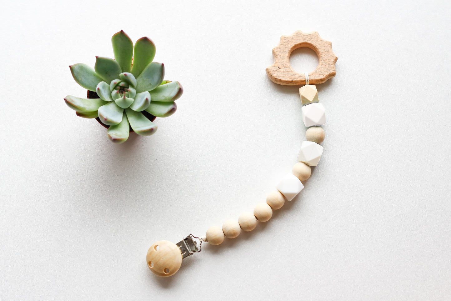 Peach - Teether clip in wood & silicone!.