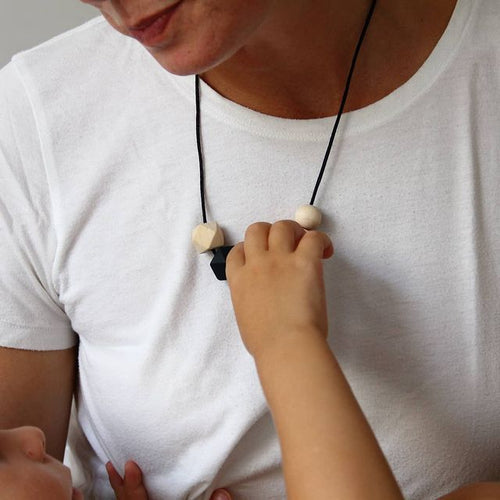 Varför stoppar mitt barn handen innanför min tröja? - 5 tips att ersätta snutten!