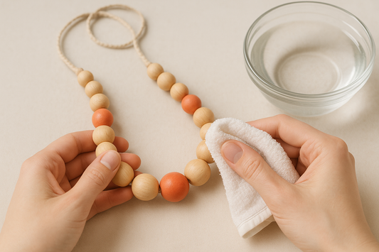 Hur rengöra och sköta amningshalsband - nursing necklace