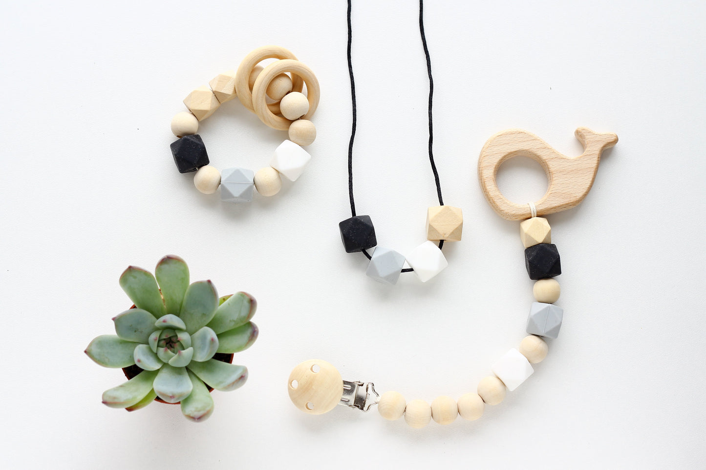 Natural wood - mom & baby gift kit. Teething necklace, rattle & clip!.