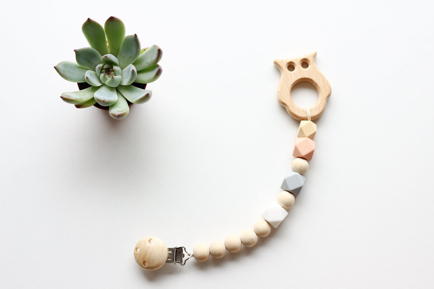 Peach - Teether clip in wood & silicone!.