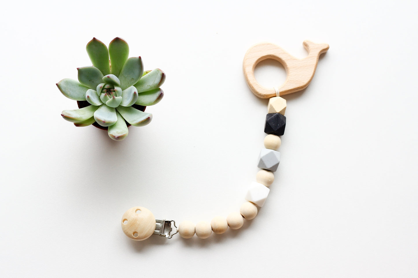 White - Teether clip in wood & silicone!.