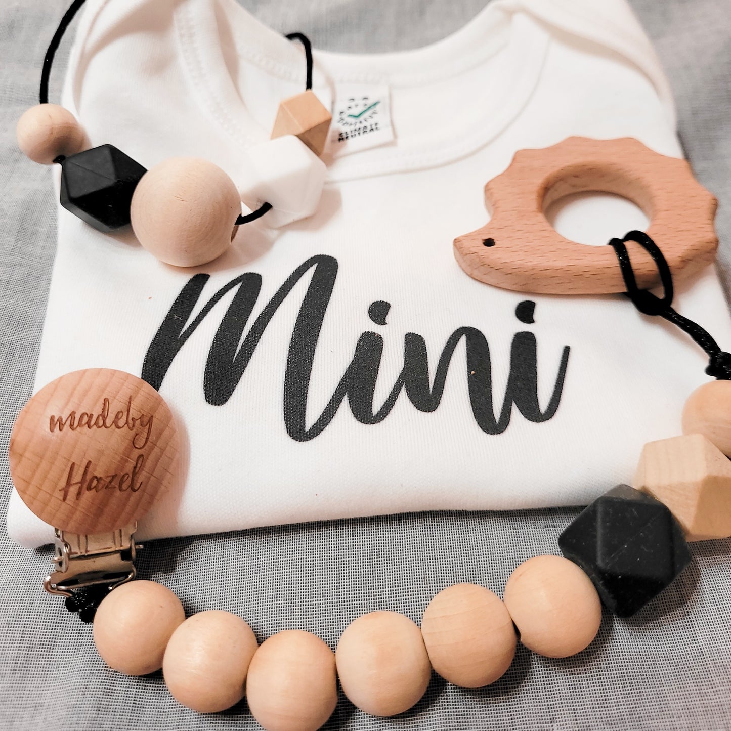 Mini - organic baby body, nursing necklace and teether clip gift set