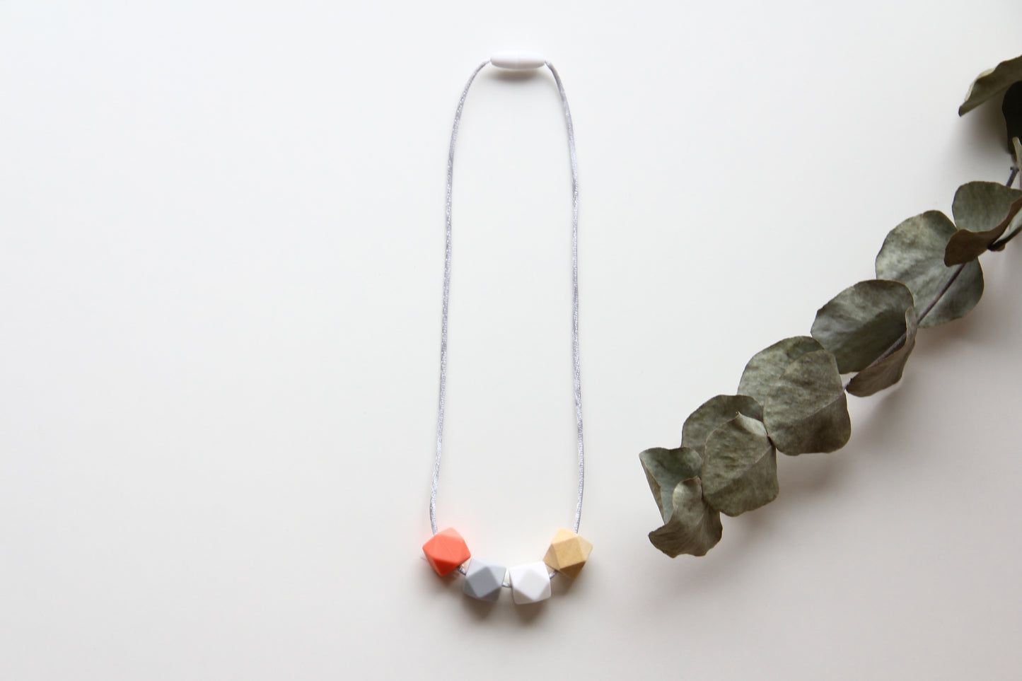 Coralle - Nursing Necklace in non-toxic wood & silicone!.