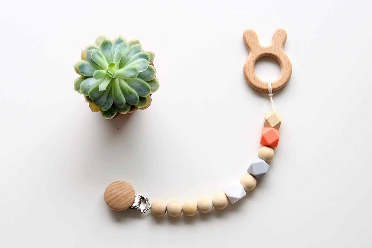 White - Teether clip in wood & silicone!.